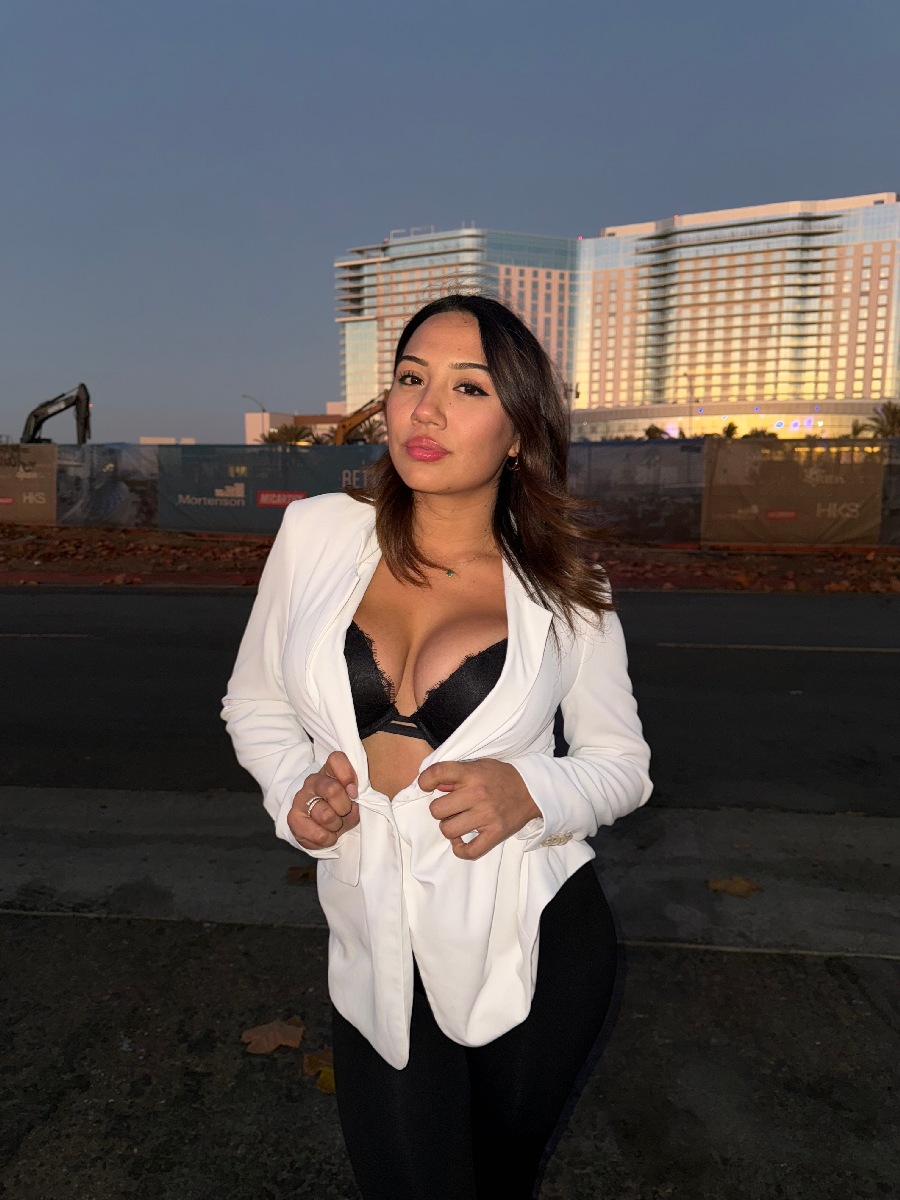 Take a pause and enjoy Ali Cruz — streaming from Moradabad