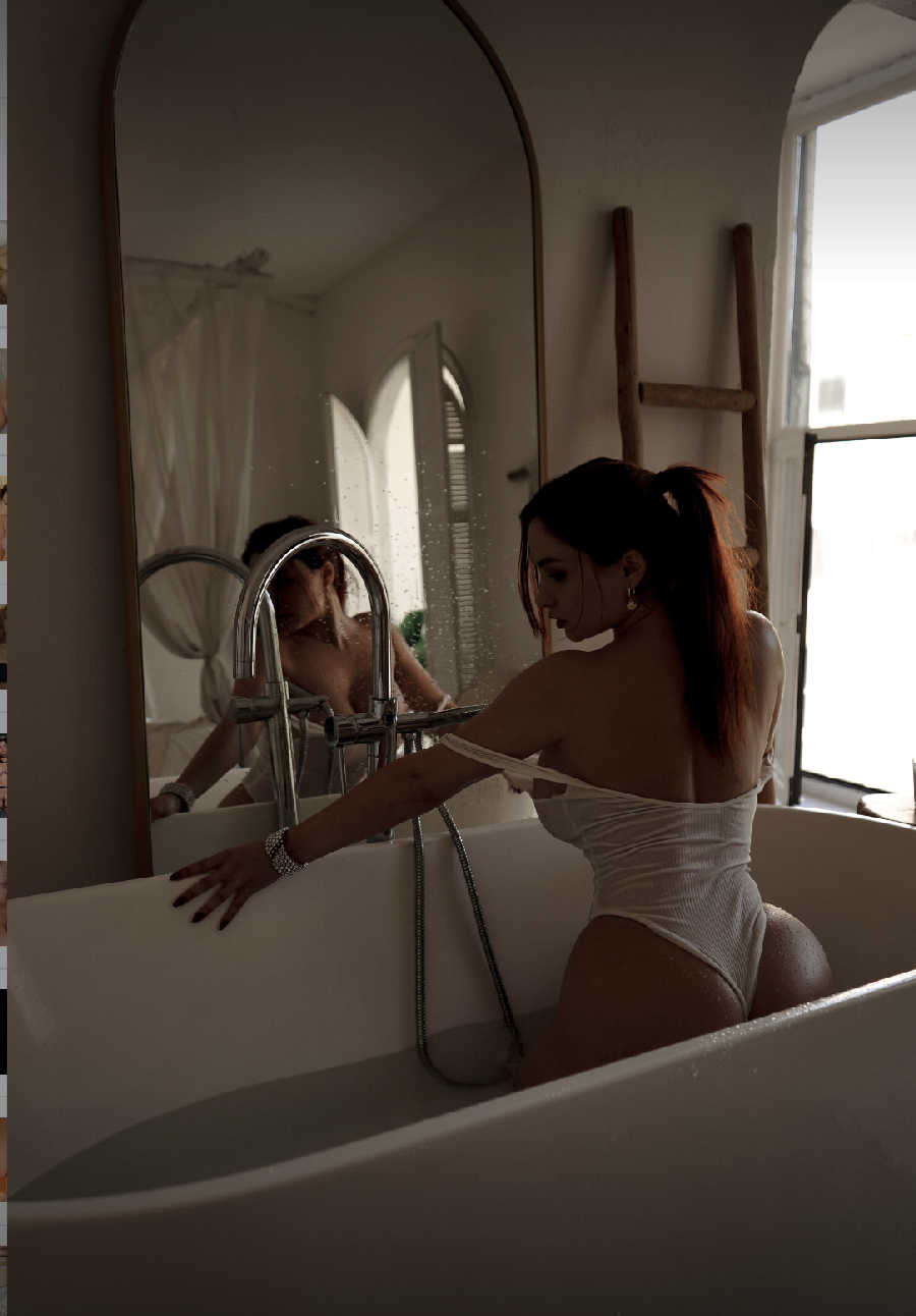 A playful frame from Miranda Faith nude — online in Moradabad