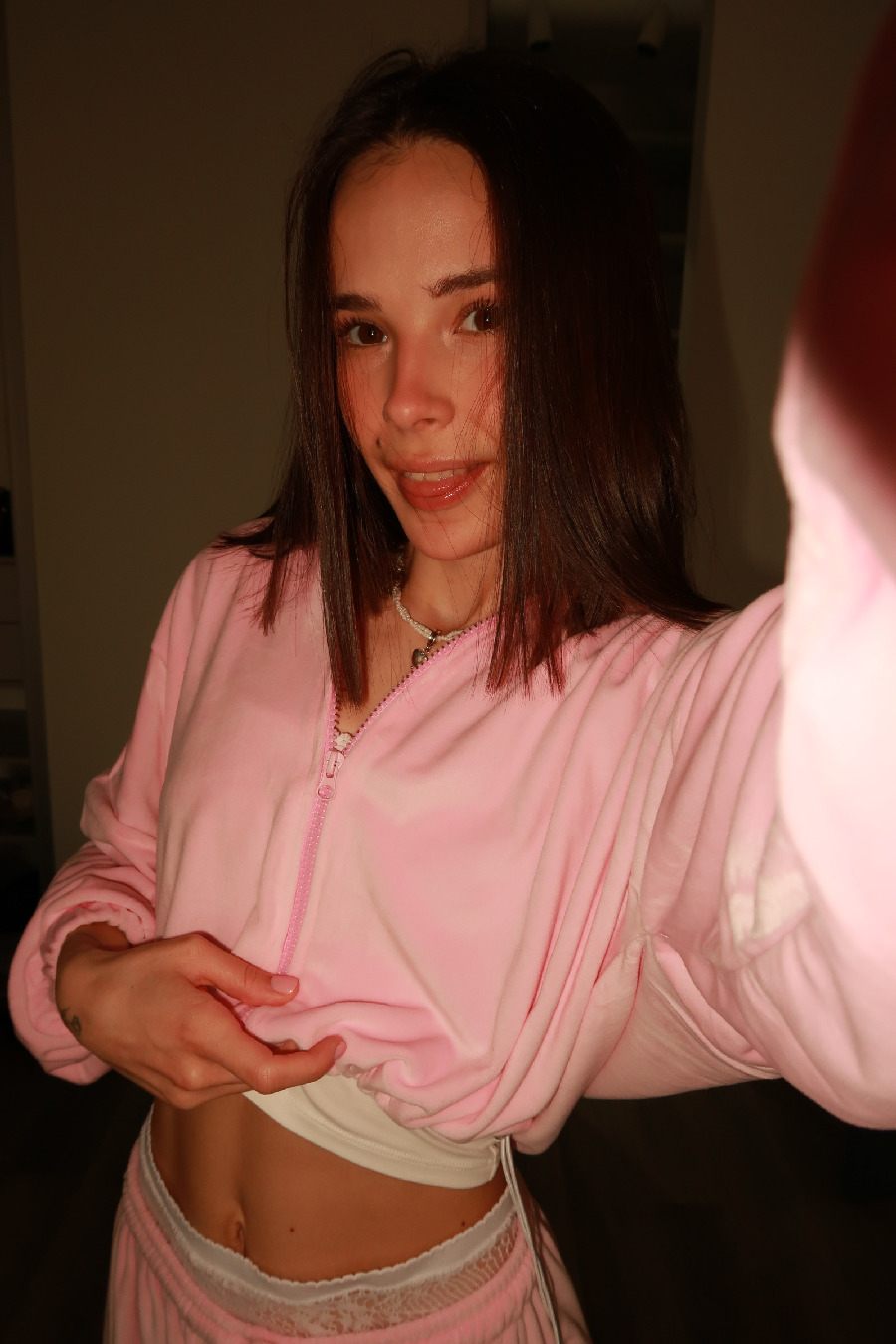 Tina brings the glow — live moments in Moradabad