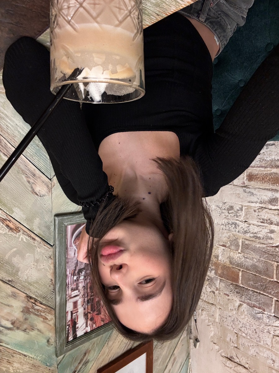 Fresh photos, fresh mood — Tina online in Moradabad